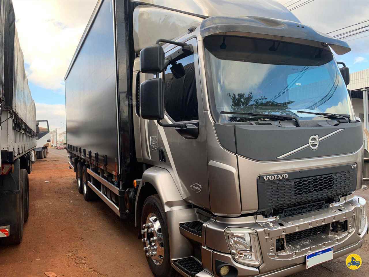 CAMINHAO VOLVO VOLVO VM 270 Baú Sider Truck 6x2 Paulinho Caminhões RIO VERDE GOIAS GO
